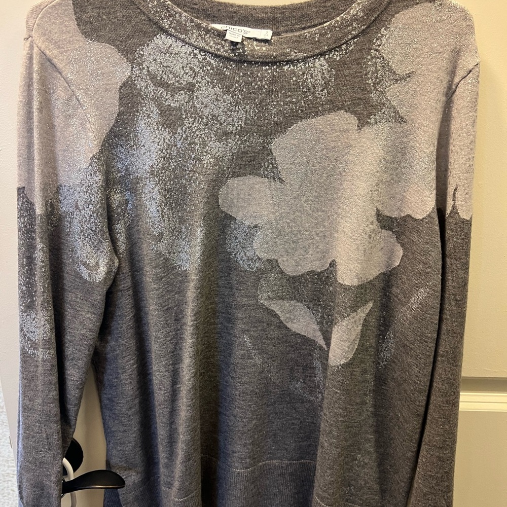 Chico’s Light Gray Floral Crewneck Sweatshirt